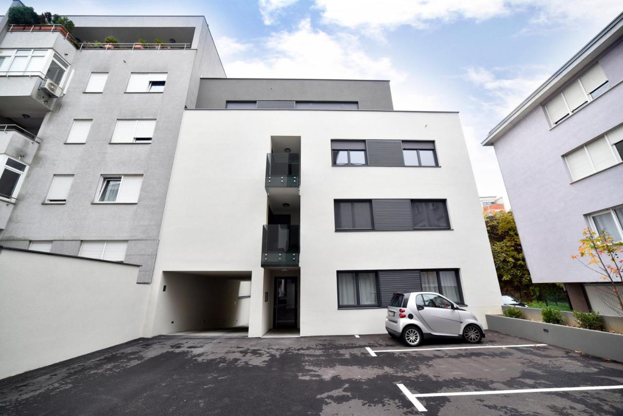 Ophelia Apartment With Parking 자그레브 외부 사진